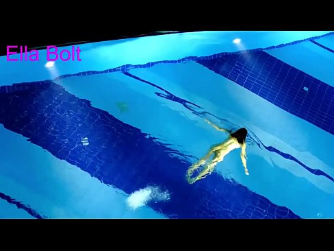 ❤️ I can't stop watching, young blonde caught swimming nude in ELLA BOLT resort pool ❤️❌ Super sex at us ❤